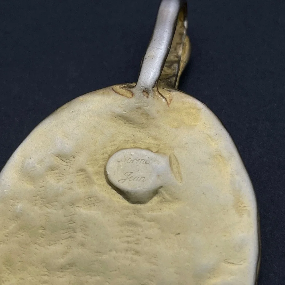 Vintage Norma Jean Gold Tone Pendant Vintage Costume‎ Jewelry - Picture 5 of 9